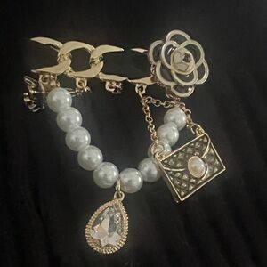 Elegant Gold and Silver Brooch with Pearls